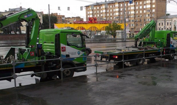 Московский водитель посадил в машину жену и ребенка, чтобы помешать эвакуации