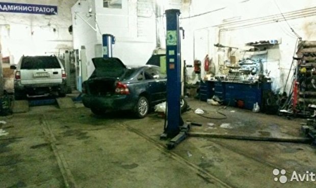 В Екатеринбурге автосервис выставили на продажу вместе с сотрудниками
