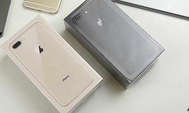 Компания Apple пообещала бесплатно отремонтировать бракованные iPhone 8