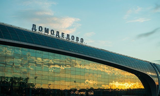 В аэропорту «Домодедово» с рейса Москва - Анталья сняли авиадебошира