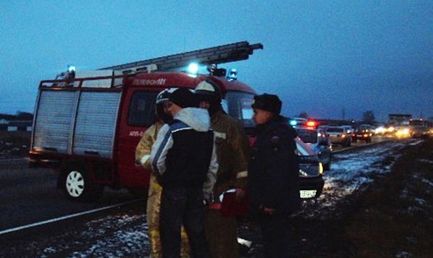 В Хакасии в результате лобового столкновения легковушки и микроавтобуса погибли 4 человека