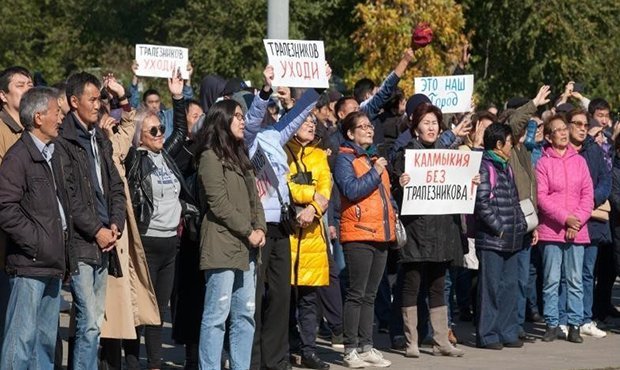 В Элисте прошел двухтысячный митинг с требованием отставки главы города Дмитрия Трапезникова