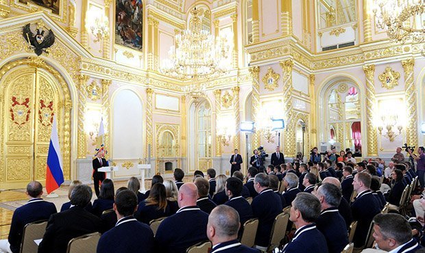 В московском аэропорту Шереметьево торжественно проводили российских олимпийцев