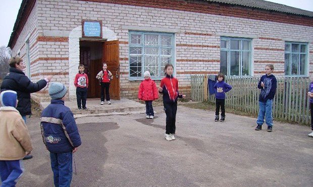 Российские власти ликвидируют в селах более 3600 детских садов и школ  