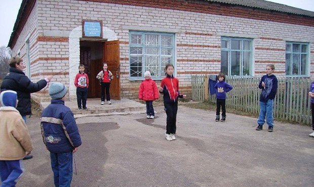 Российские власти ликвидируют в селах более 3600 детских садов и школ