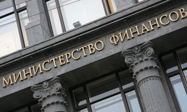 Минфин предложил сократить число чиновников, а их зарплаты направить на премии остальным госслужащим