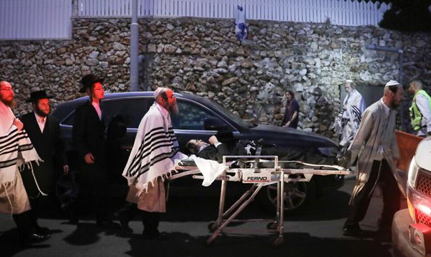 В пригороде Иерусалима во время праздничной молитвы в синагоге рухнула трибуна. Пострадали 158 человек