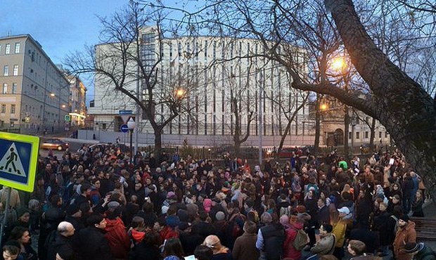 Москвичи провели стихийный митинг против сноса здания Таганской АТС