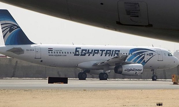 Разбившийся лайнер компании EgyptAir трижды подавал сигналы о неполадках