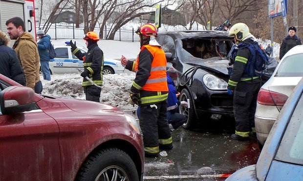 В Москве водитель Porsche Cayenne насмерть сбил пешехода и пытался скрыться с места ДТП