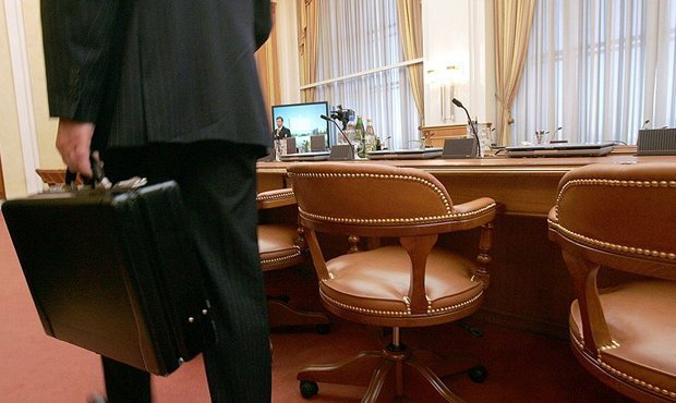 Российским чиновникам запретят находиться на одной должности более 10 лет