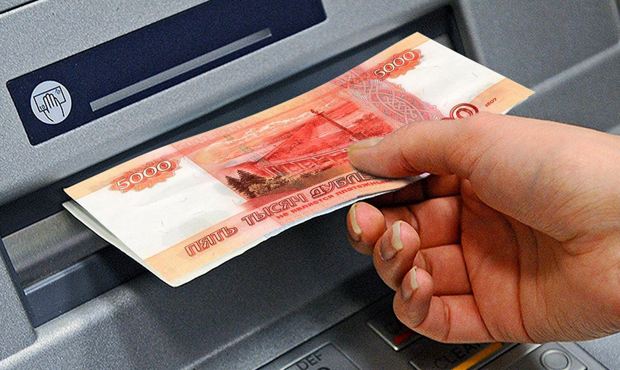 Российские банки запустят технологию снятия денег в банкоматах с чужих карт