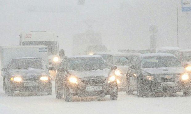 Московских водителей предупредили о сложной ситуации на дорогах после снегопада