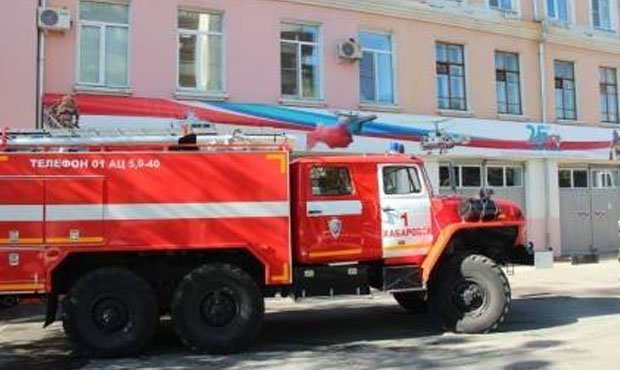 В Хабаровске из-за пожара в школе эвакуировали 450 учащихся