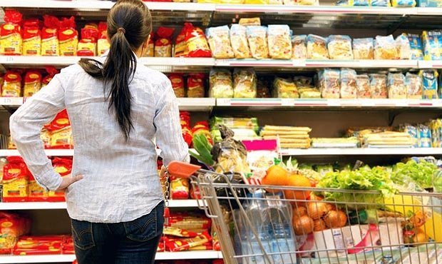 Россияне вынуждены переплачивать в два раза за продукты из-за продовольственного эмбарго  