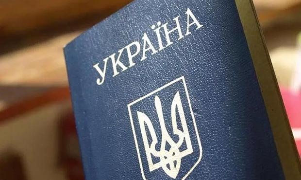 Верховная Рада предложила раздавать украинские паспорта в центре Москвы