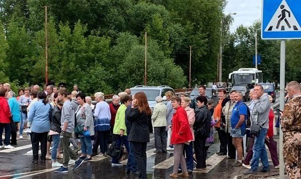 Жителей Яхромы оштрафовали из-за перекрытия трассы. Люди требовали вернуть им горячую воду