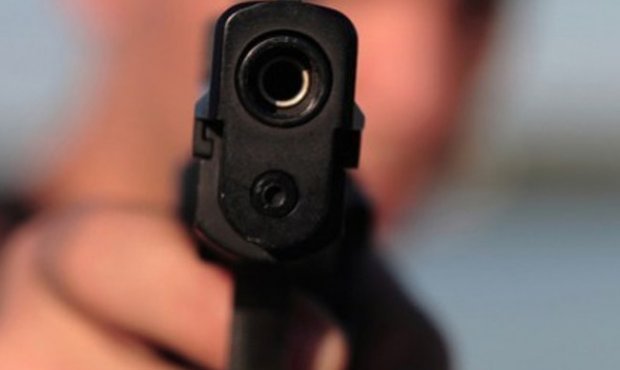В ХМАО двое пьяных рецидивистов открыли стрельбу по полицейским