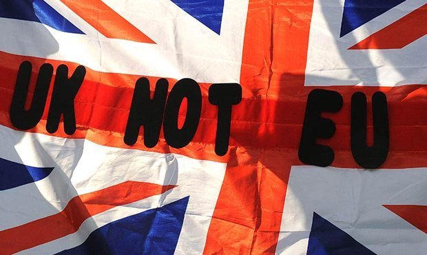 Сторонники выхода Великобритании из ЕС лидируют по числу голосов на референдуме  