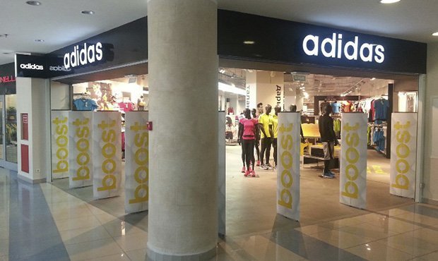 Adidas закроет в России 160 своих магазинов из-за падения выручки