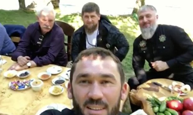 Спикер парламента Чечни выложил запись с губернатором Петербурга, который болеет за ФК «Ахмат»