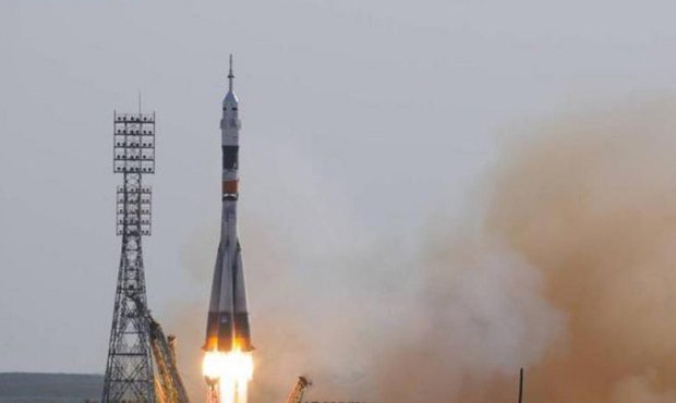С космодрома Плесецк на орбиту запущена ракета-носитель с военными спутниками