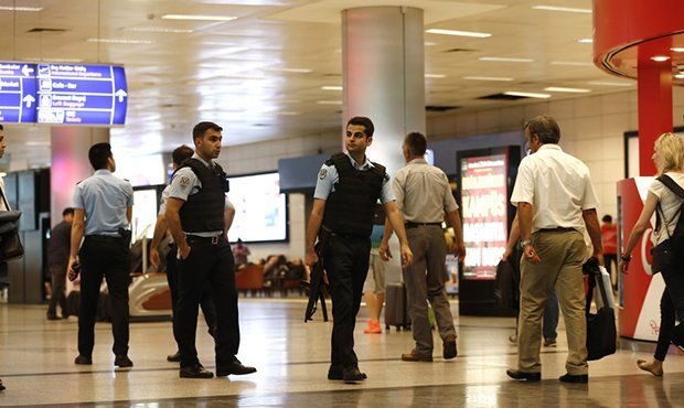 В аэропорту Стамбула задержали четырех россиян за перевозку запрещенных предметов