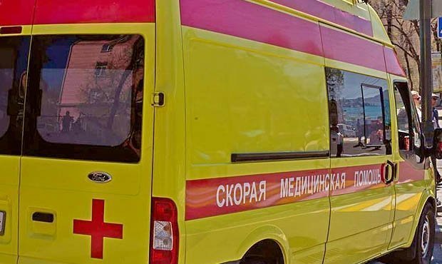 Во Владивостоке прибывшую на вызов «скорую помощь» забросали камнями