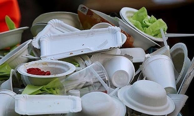 Российские власти заявили о готовности ввести запрет на пластиковую посуду