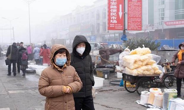 В Китае число заразившихся новым и опасным вирусом выросло до 136 человек
