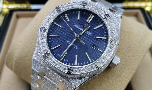 Сотрудники ФСБ изъяли из офиса швейцарской компании элитные часы на миллионы франков