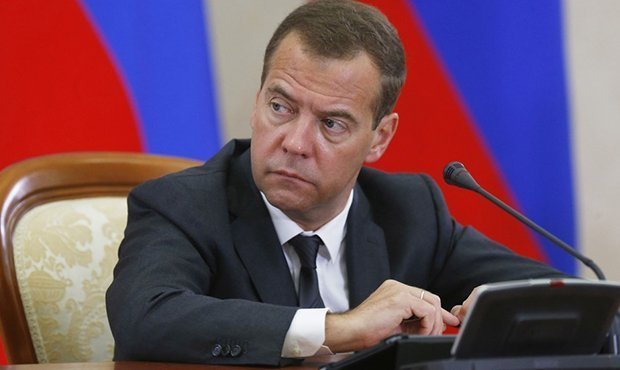Дмитрий Медведев поручил правительству изменить систему взносов в ФОМС за «тунеядцев»