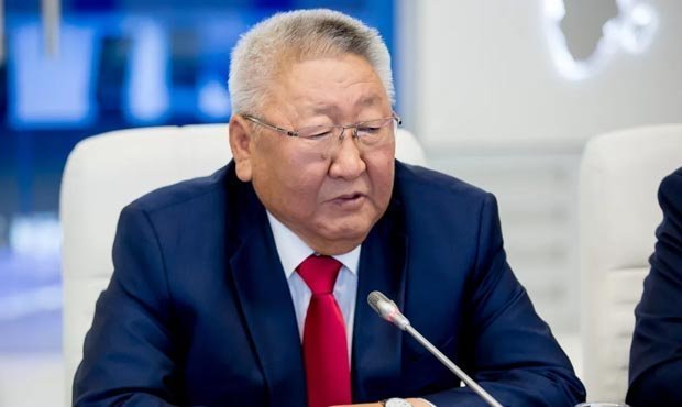 Губернаторов Алтайского края и Якутии в июне отправят в отставку  