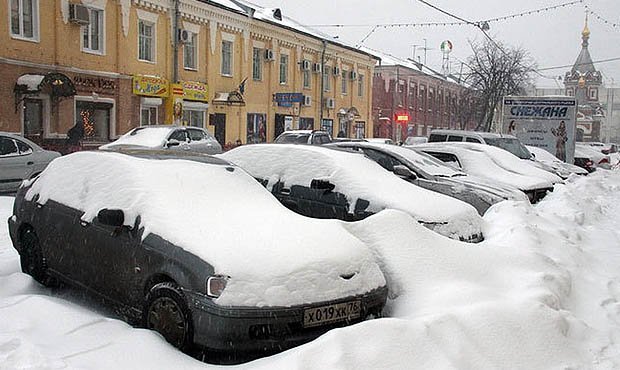 В Ярославле из-за снегопада водителей попросили пересесть на автобусы. Проезд для них будет бесплатным