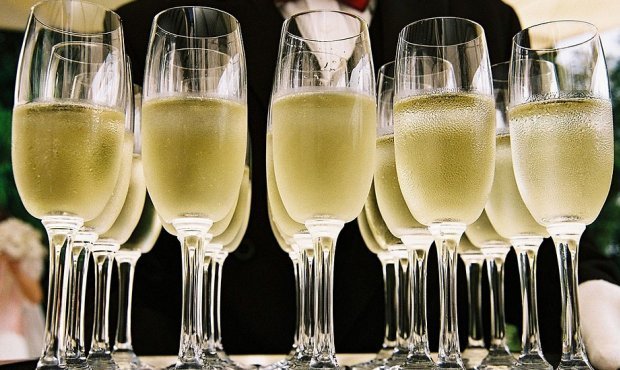 Роскачество проверило российское шампанское. Треть вина не соответствует стандартам