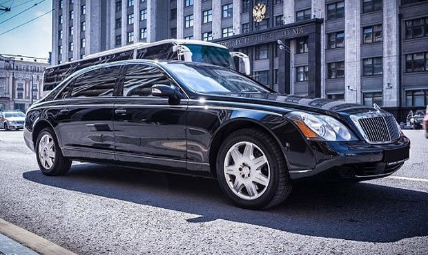 В центре Москвы неизвестный бросил в автомобиль Maybach «коктейль Молотова»