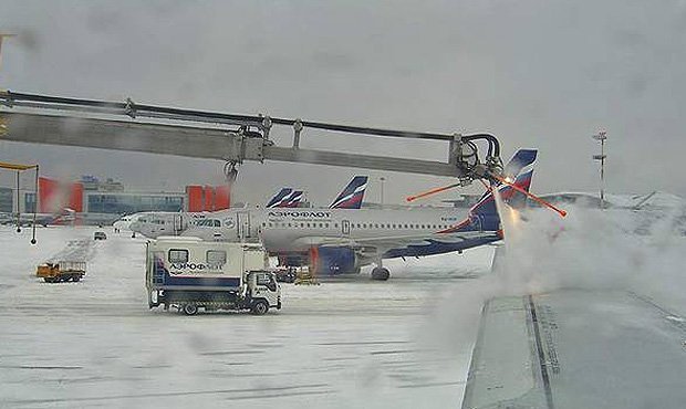 «Аэрофлот» из-за сильного снегопада отменил около 65 рейсов из «Шереметьево»
