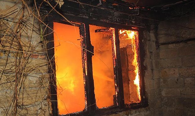 На Кубани при пожаре в частном доме сгорели семеро детей