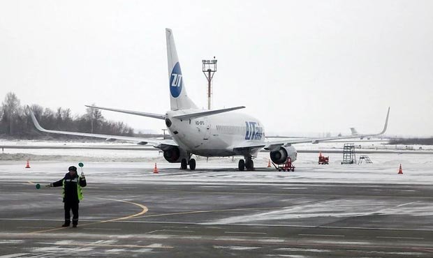 Самолет авиакомпании «ЮТэйр» вернулся в аэропорт вылета из-за отказа двигателя