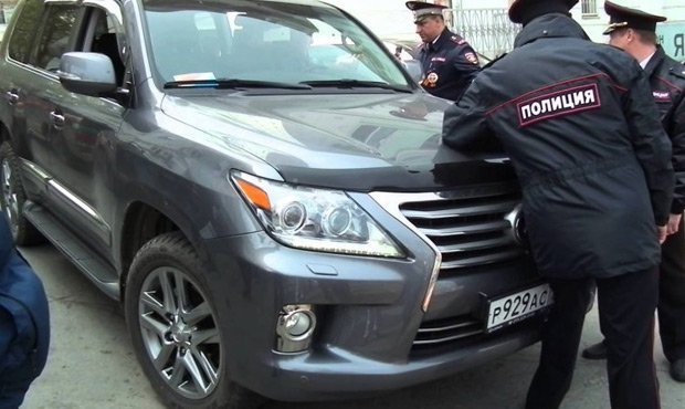 Приморского депутата, совершившего наезд на полицейского, признали вменяемым