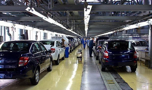 «АвтоВАЗ» ввел неполную рабочую неделю из-за падения автомобильного рынка