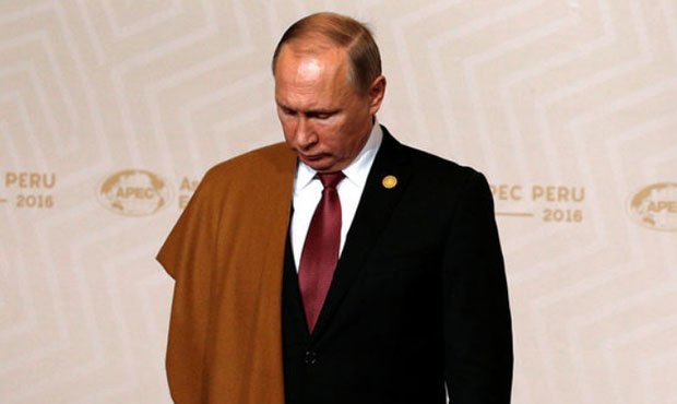 Жительница Перу подарила Владимиру Путину теплый свитер собственного производства  