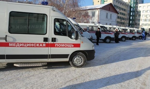 В Новосибирске грузовик отказался пропустить «скорую» с тяжелобольным пациентом