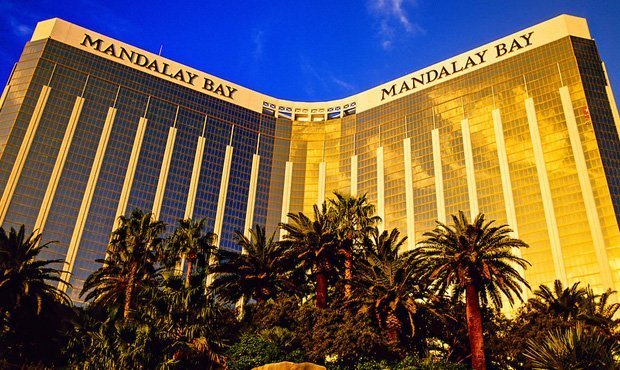 В Лас-Вегасе неизвестный устроил стрельбу около Mandalay Bay Casino. Есть погибшие