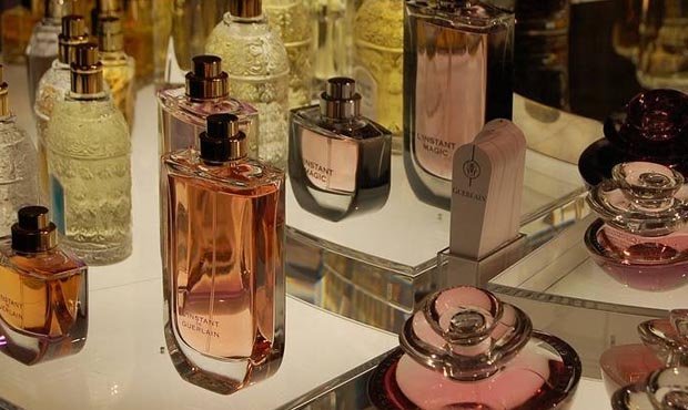 Минфин предложил ввести налог на использование спирта в парфюмерии и косметике