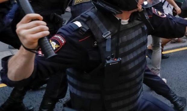 В Петербурге пострадавшую на протестной акции активистку арестовали на 20 суток