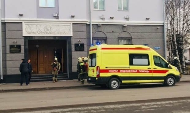 В Архангельске на входе в здание управления ФСБ прогремел взрыв