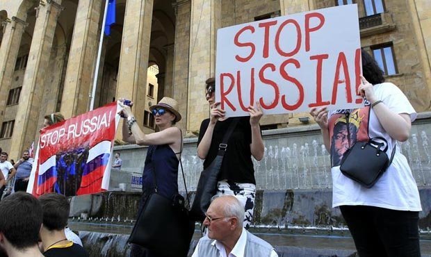 Российским гражданам рекомендовали отказаться от поездок в Грузию  