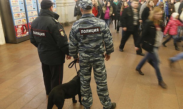В московском метро футбольные фанаты подрались с мигрантами