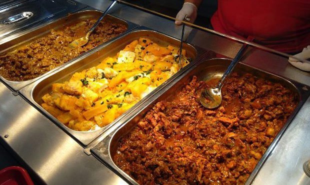 В Рио-де-Жанейро бедняков накормят излишками еды для олимпийцев  